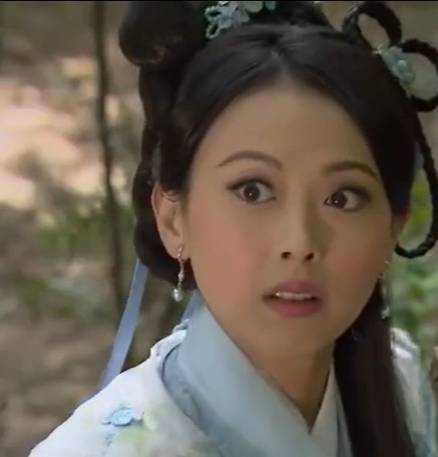 「御用丫鬟」陳婉婷飛英國披嫁衣 低胸TubeTop露事業線超搶鏡