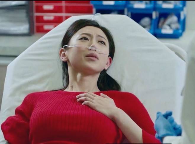 「御用丫鬟」陳婉婷飛英國披嫁衣 低胸TubeTop露事業線超搶鏡