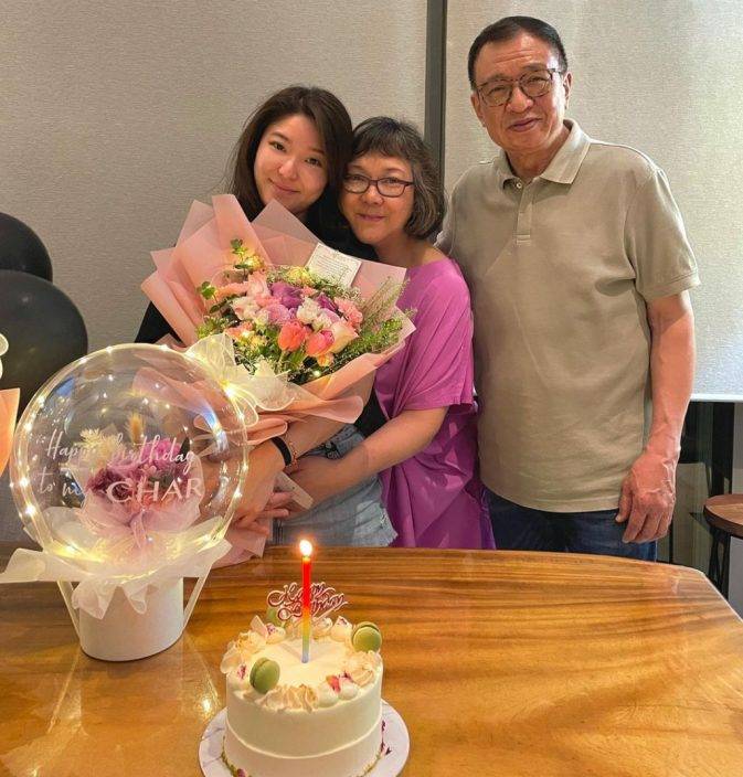 許紹雄明年嫁女新加坡香港兩地擺酒 唔急抱孫公開禮金數字要求