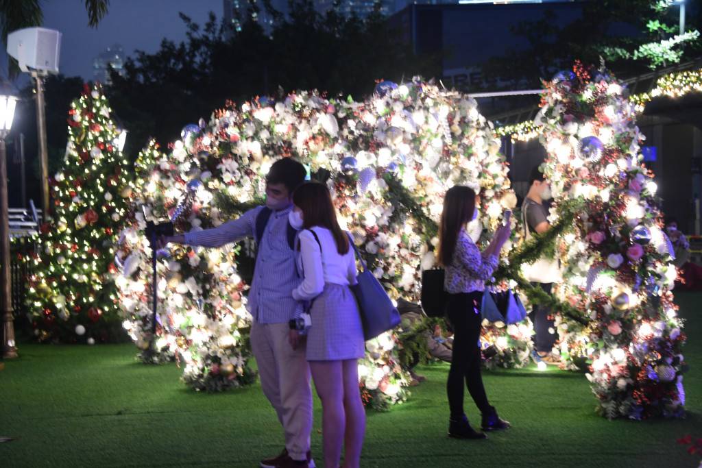旅發局啟動「香港繽紛冬日巡禮」 6層高聖證樹西九亮燈