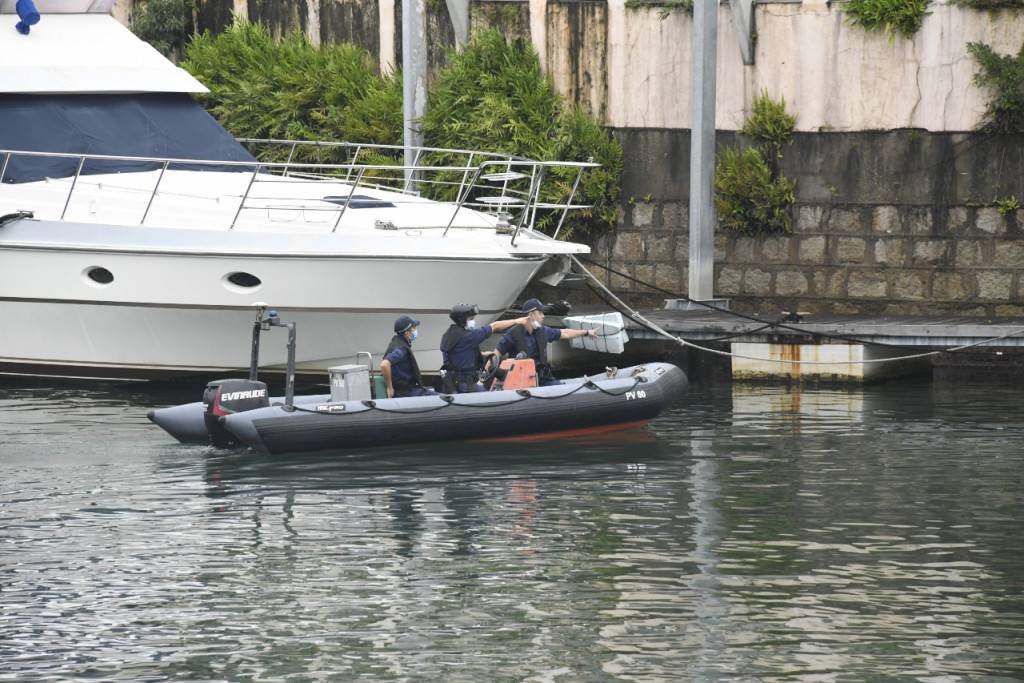 西貢匡湖遊艇會男保安疑巡邏時墮海 水警消防全力搜索