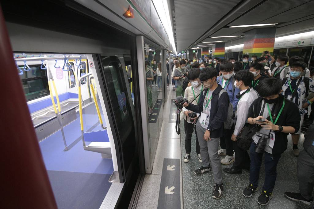 港鐵國產Q-Train 11.27觀塘綫登場 早上8時58分彩虹站開出首班車