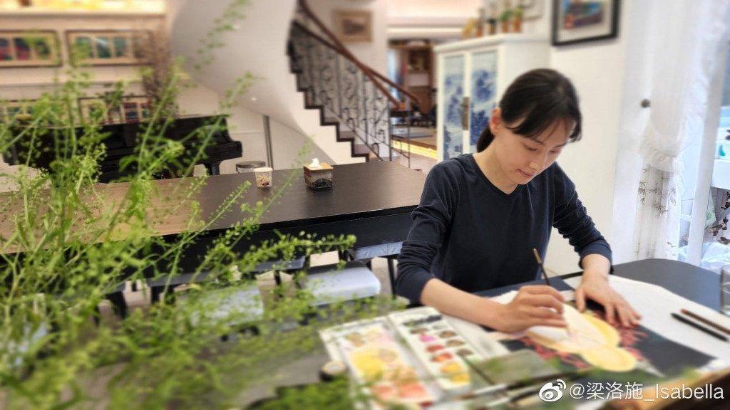 梁洛施逾5億「超級木屋」豪宅曝光 逾2萬呎設巨型旋轉梯古典裝潢夠氣派