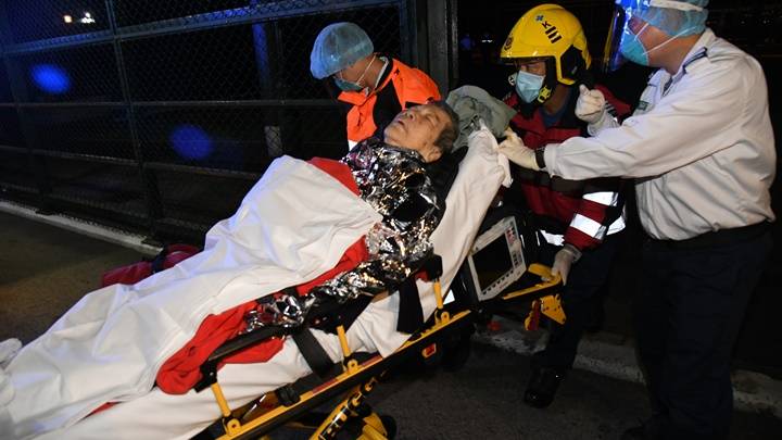 93歲老婦堅尼地城游早水遇溺 女傭與兩晨運客合力救起　