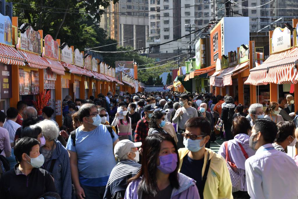 工展會維園開鑼 展覽香港舊玩具 市民更愛「一蚊鮑魚」區
