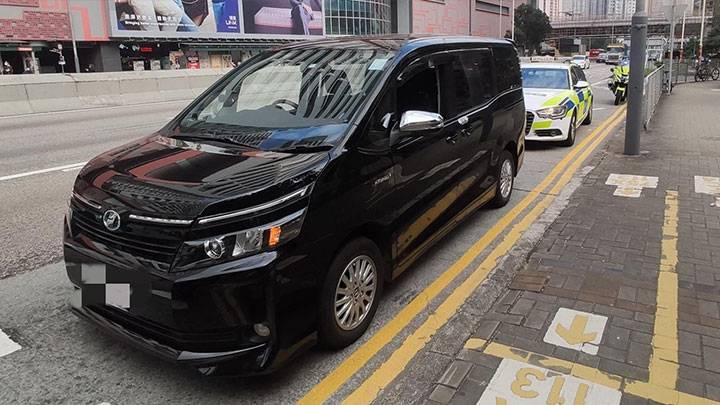 警黃大仙截可疑私家車 司機出示被吊銷駕照涉3宗罪被捕