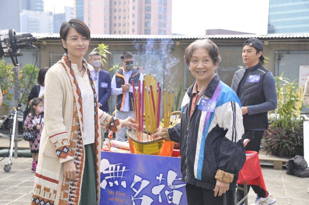 無名指｜鮑起靜分享英國湊孫歡樂 許恩怡同時與兩影帝合作搵阿媽幫手