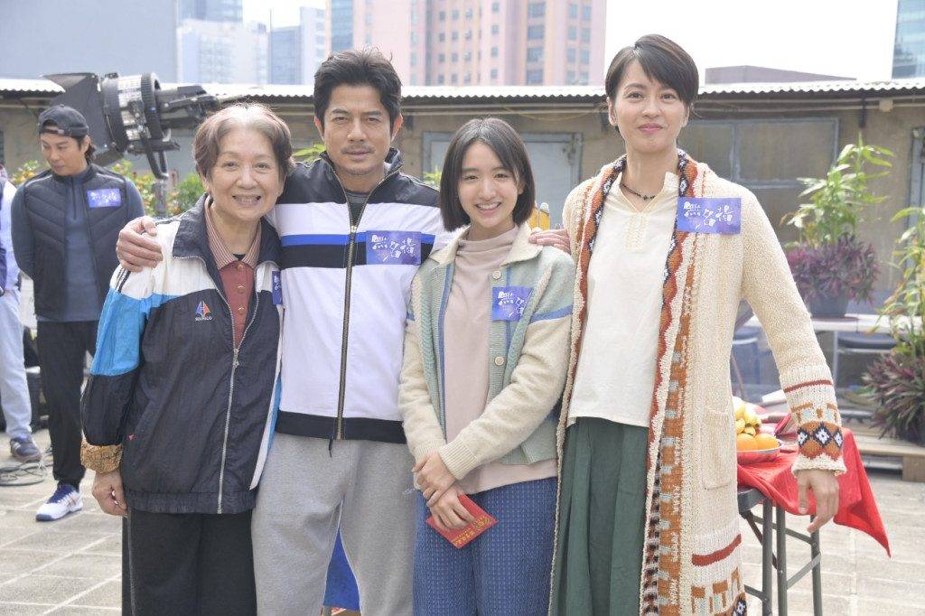 無名指｜鮑起靜分享英國湊孫歡樂 許恩怡同時與兩影帝合作搵阿媽幫手