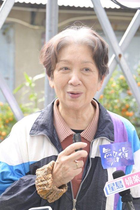 無名指｜鮑起靜分享英國湊孫歡樂 許恩怡同時與兩影帝合作搵阿媽幫手