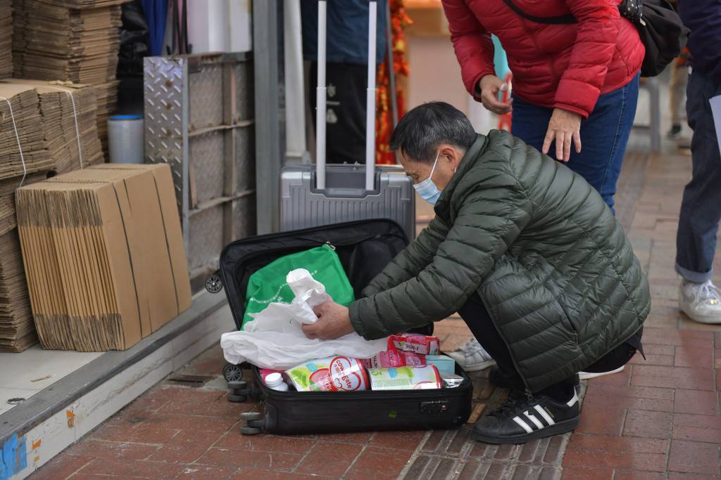 通關︱首日僅5000內地客南下 田北辰嘆生意毫無改善 促加快簽注