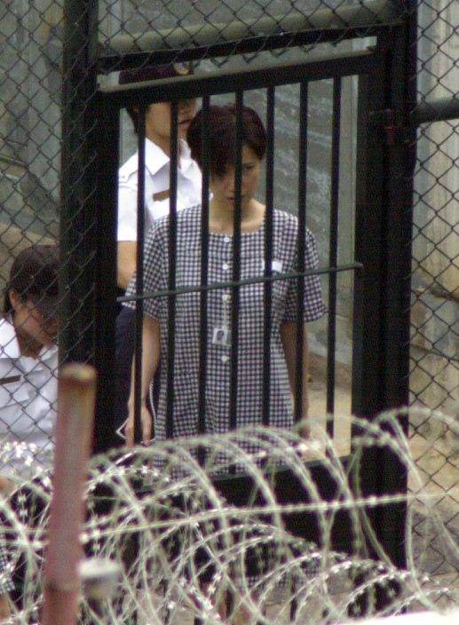 56歲「晶女郎」關秀媚激罕露面晒逼爆身材 曾捲醉駕風波入獄14日星途盡毀