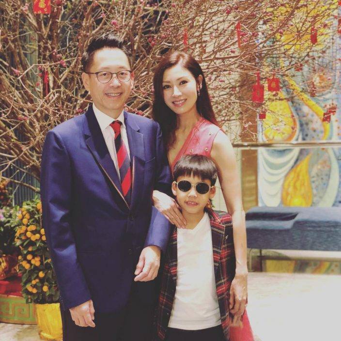 Li Jiaxin's 11-year-old boy has a beer belly?Netizens commented that 60-year-old Xu Jinheng, who is wearing a bulletproof vest, looks like a brother in isolation