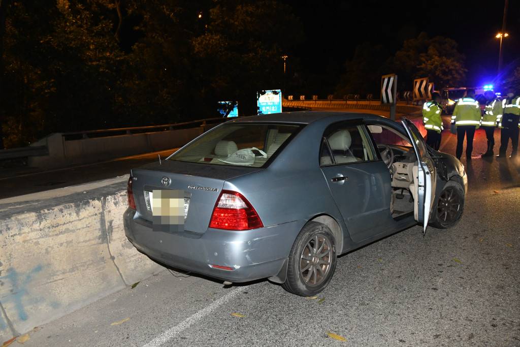 豐田屯門撞壆揭車輛遭通緝 男司機拒「吹波波」被捕