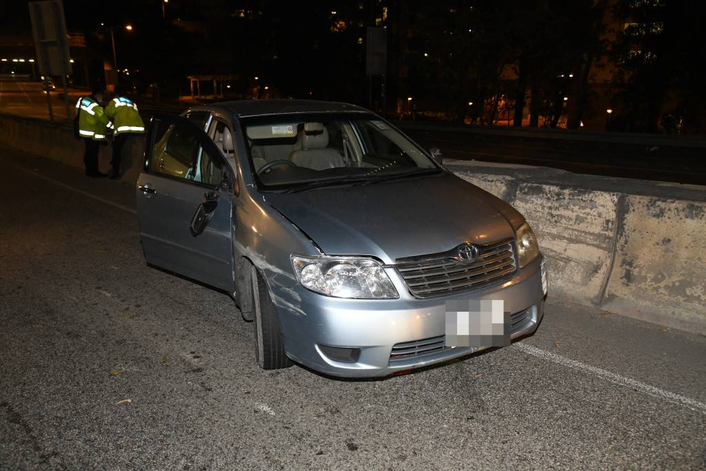 豐田屯門撞壆揭車輛遭通緝 男司機拒「吹波波」被捕