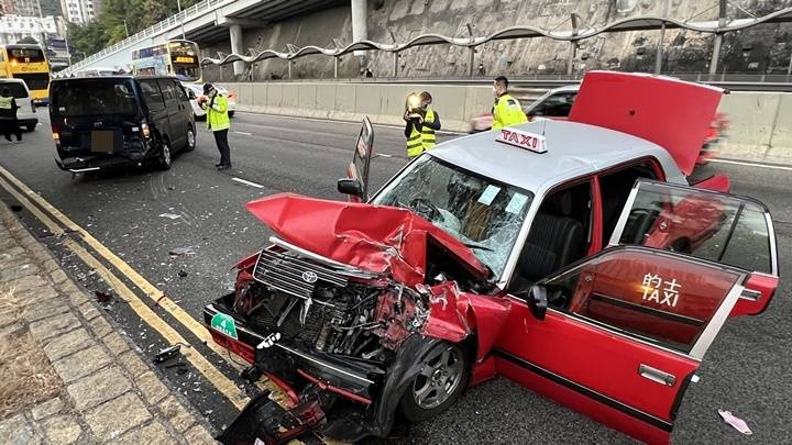 香港仔客貨車司機便急停車慢線　的士撼車尾二人受傷