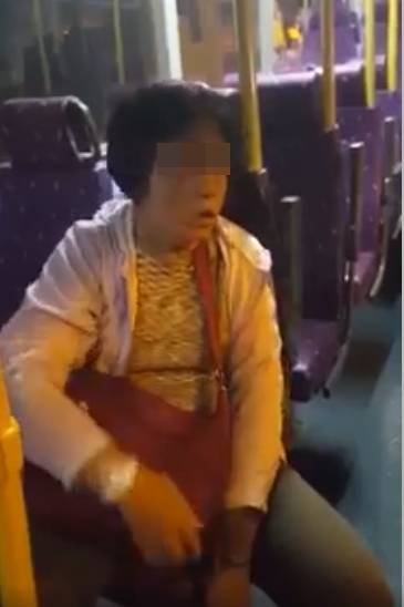 巴士車長拍下「瞓過龍」乘客 喚醒方法層出不窮 網民有彈有讚
