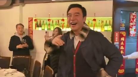 鍾鎮濤70大壽驚喜Party卡士勁過金像獎    兩代歌張學友譚詠麟同唱生日歌