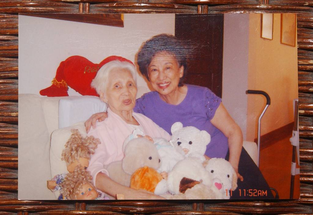 93歲潘迪華近照曝光！上月罕露面銀絲挑染紫髮造型醒神 優雅高貴氣質依舊
