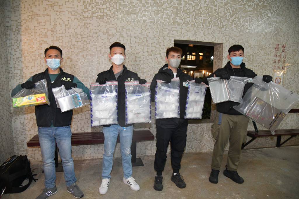 警破青衣居屋毒品儲存倉檢80萬元冰毒 兩16歲青年被捕