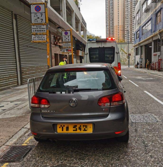 警葵青打擊違泊兩日共發近千張告票拖走2車