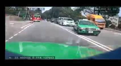 大埔林錦公路男子瓹車罅衝出馬路 遭的士撞飛｜車CAM車擊
