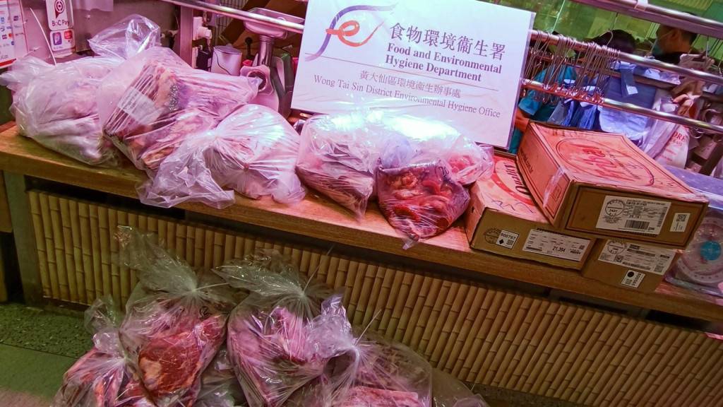 黃大仙竹園街市肉檔疑以冷藏肉扮新鮮肉出售  食環署即時銷毀280公斤問題牛肉