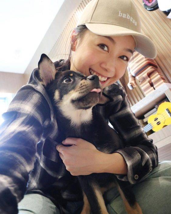 黃心穎做跟得女友黐實泥鯭英國開騷IG狂晒 狗狗情綠秘撻3年越愛越高調