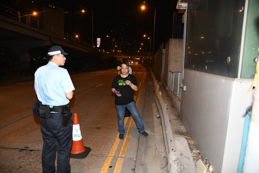 車CAM直擊 九龍城的士遇勢釀兩車相 行家協助救車 賊人事敗逃去
