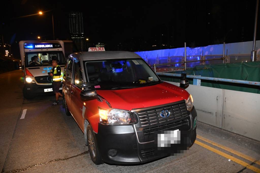 車CAM直擊 九龍城的士遇勢釀兩車相 行家協助救車 賊人事敗逃去