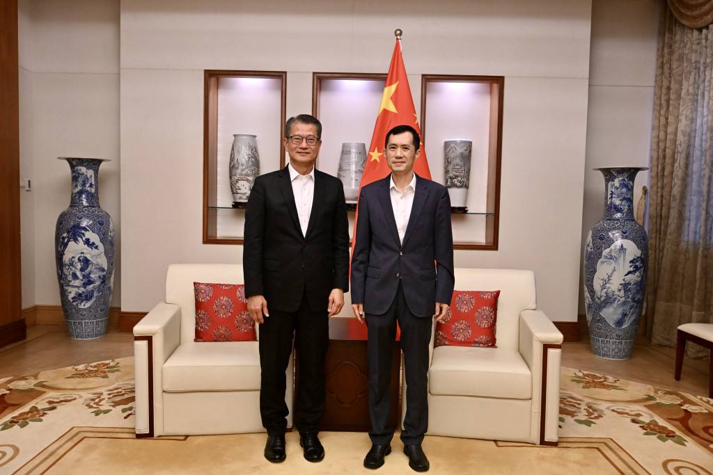 陳茂波訪新加坡 與財長、企業代表等會面 介紹香港優勢