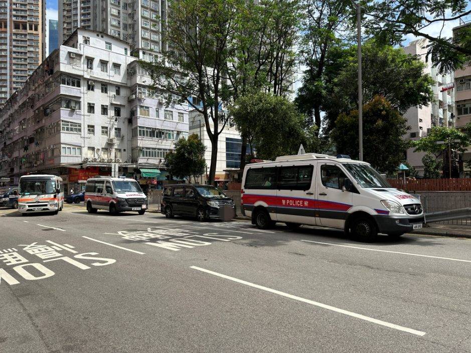 San Po Kong private car illegally parked beef jerky driver was arrested and punched the police