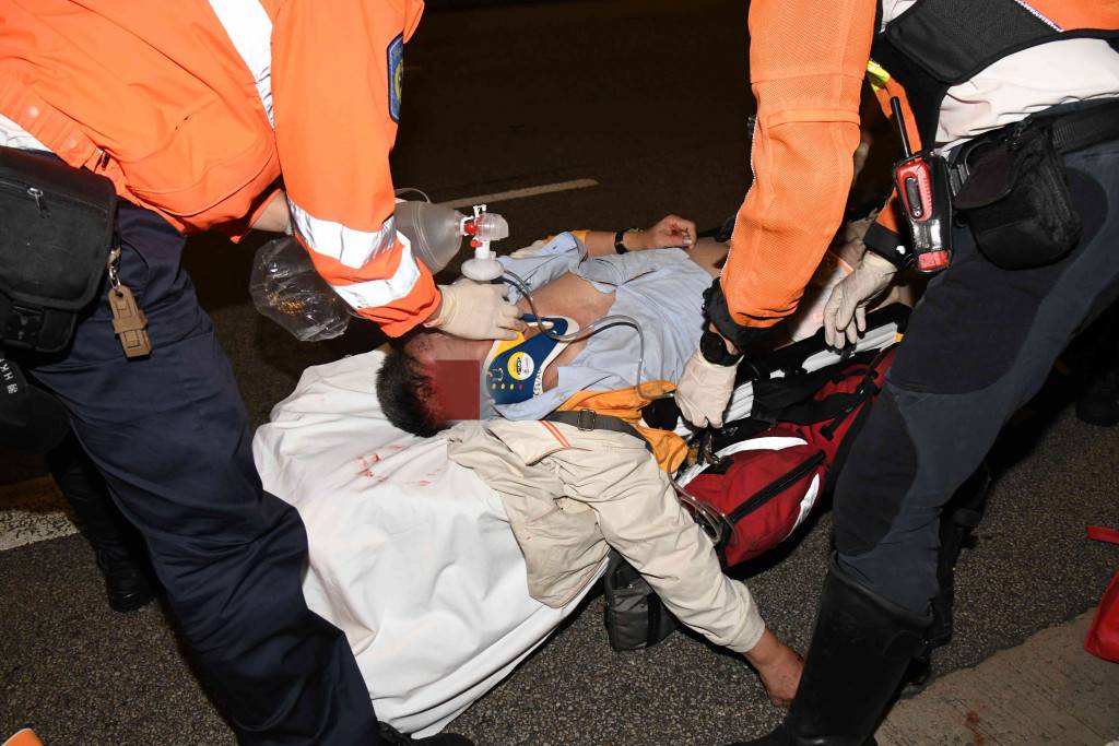 長沙灣過路男遭的士撞飛 搶救半日惜不治 79歲司機被捕