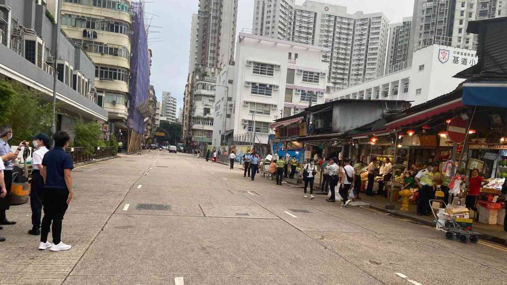 警聯同食環油麻地打擊阻街違泊 共發20張告票或傳票